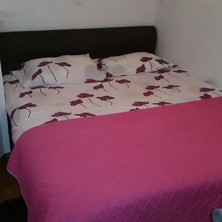 Apartment Ulika 875 *